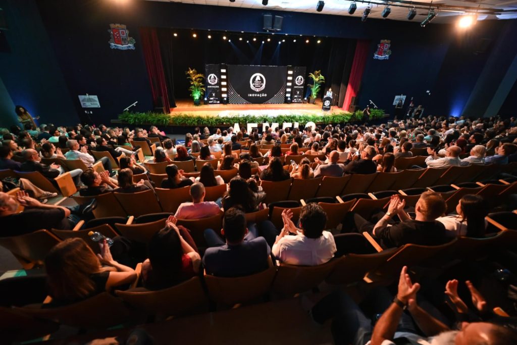 O evento reuniu mais de 400 pessoas
