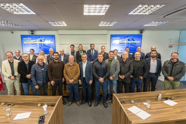Homenagem da Câmara de Vereadores à AEMFLO e CDL São José