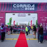 Participantes da Corrida CDL São José em percurso na Beira-Mar de São José