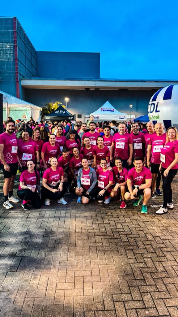 Equipe da CDL São José participa da Corrida Outubro Rosa 2026 na Beira-Mar de São José